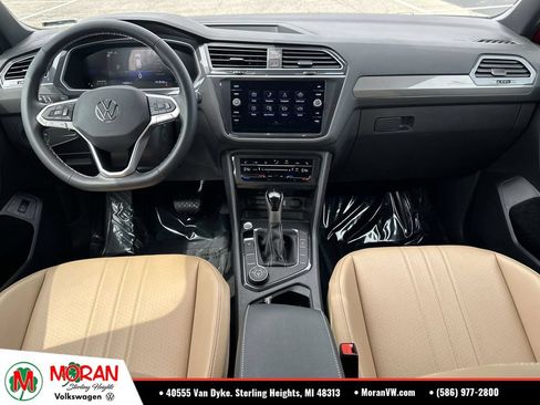Used 2024 Volkswagen Tiguan SE AWD/4WD image 14