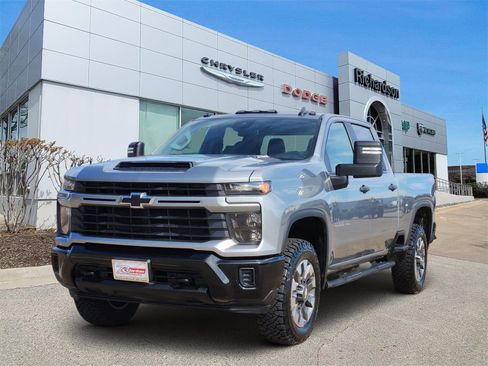 Used 2024 Chevrolet Silverado 2500 Custom w/ Custom Convenience Package image 2