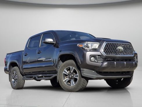 Used 2018 Toyota Tacoma TRD Sport w/ Technology Package AWD/4WD image 2