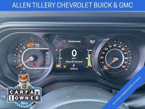 Used 2025 Jeep Wrangler Sahara image 2