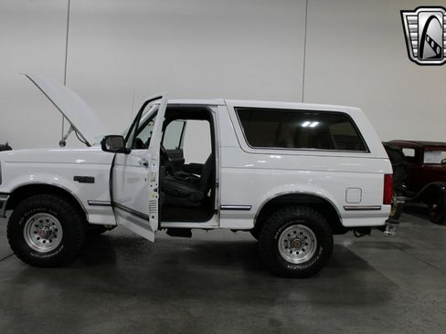 Used 1992 Ford Bronco XLT image 7