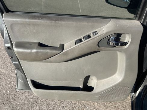 Used 2008 Nissan Frontier SE w/ SE Value Truck Pkg image 8