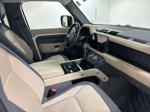 Used 2024 Land Rover Defender 130 X-Dynamic SE image 24