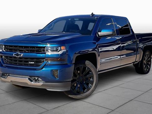 Used 2018 Chevrolet Silverado 1500 LT w/ Texas Edition image 2