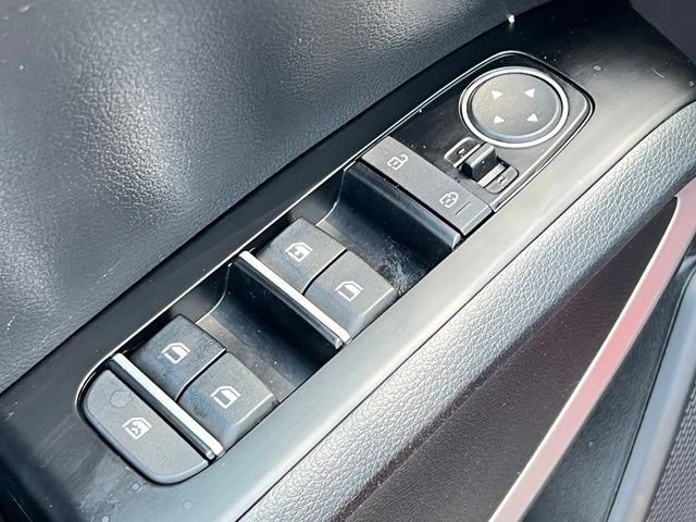 Certified 2025 Kia Soul LX w/ LX Technology Package FWD image 18