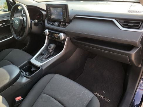 Used 2020 Toyota RAV4 XLE w/ Carpet Mat Package FWD image 8