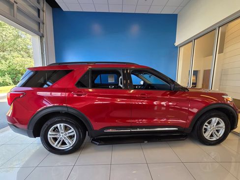 Used 2021 Ford Explorer XLT w/ Equipment Group 202A AWD/4WD image 5