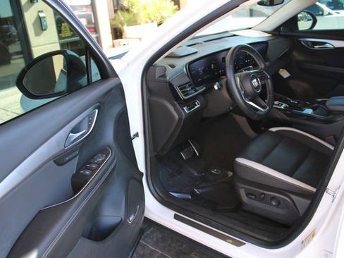 Used 2025 Buick Envision Sport Touring image 9