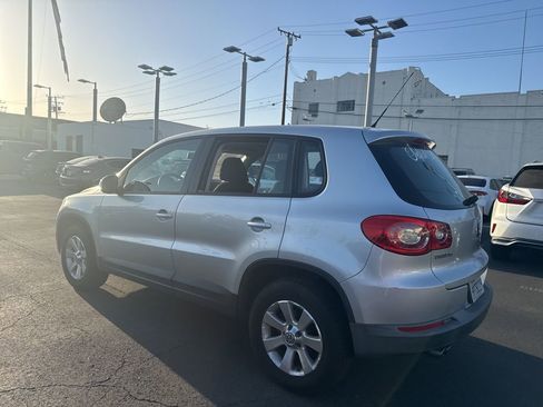 Used 2010 Volkswagen Tiguan S image 5