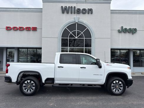 Used 2025 Chevrolet Silverado 2500 Custom w/ Custom Value Package image 1