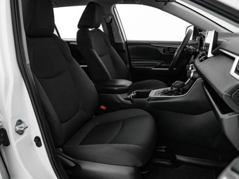 Used 2024 Toyota RAV4 LE image 31