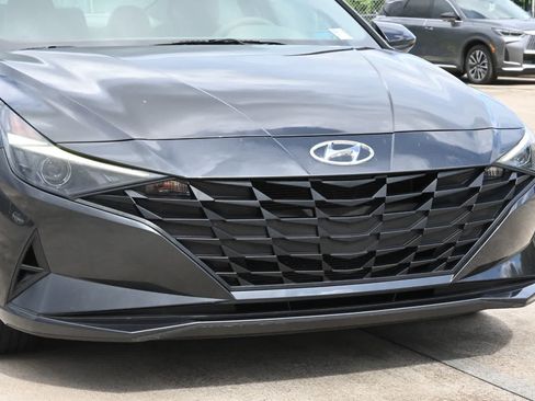 Used 2021 Hyundai Elantra SE FWD image 25
