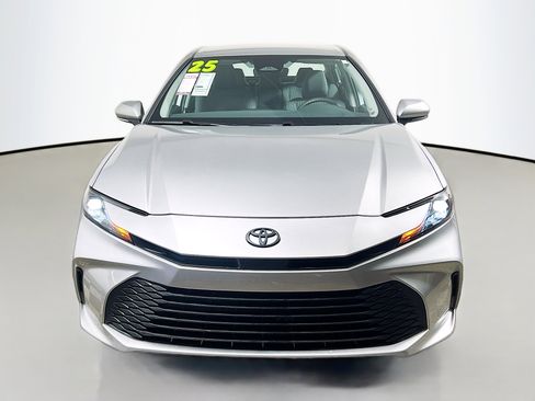 Used 2025 Toyota Camry LE image 11