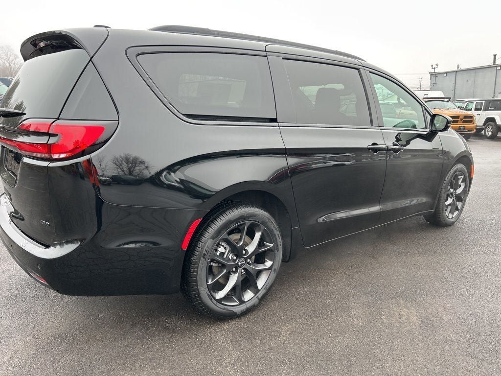 New 2026 Chrysler Pacifica Select w/ S Appearance Package AWD/4WD image 5
