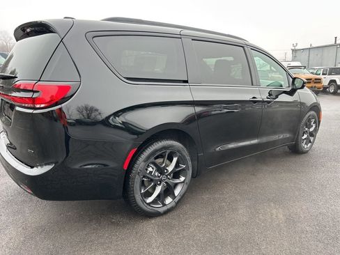 New 2026 Chrysler Pacifica Select image 5
