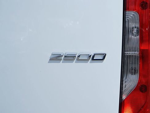 Used 2024 Mercedes-Benz Sprinter 2500 image 44