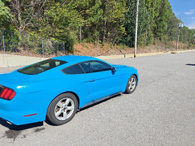 Used 2017 Ford Mustang Coupe RWD image 3