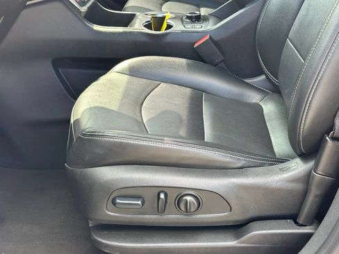 Used 2024 GMC Terrain SLT FWD image 12