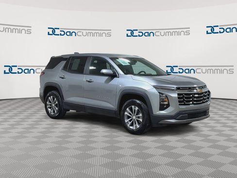 Used 2026 Chevrolet Equinox LT AWD/4WD image 2