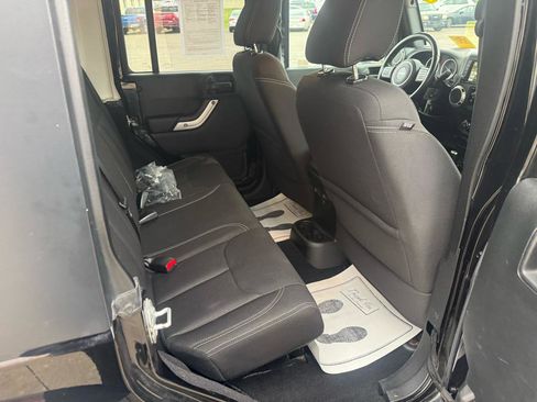 Used 2017 Jeep Wrangler Unlimited Sahara AWD/4WD image 12