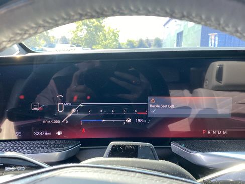 Used 2025 Cadillac Escalade ESV V image 21