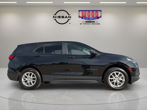 Used 2023 Chevrolet Equinox LS AWD/4WD image 2
