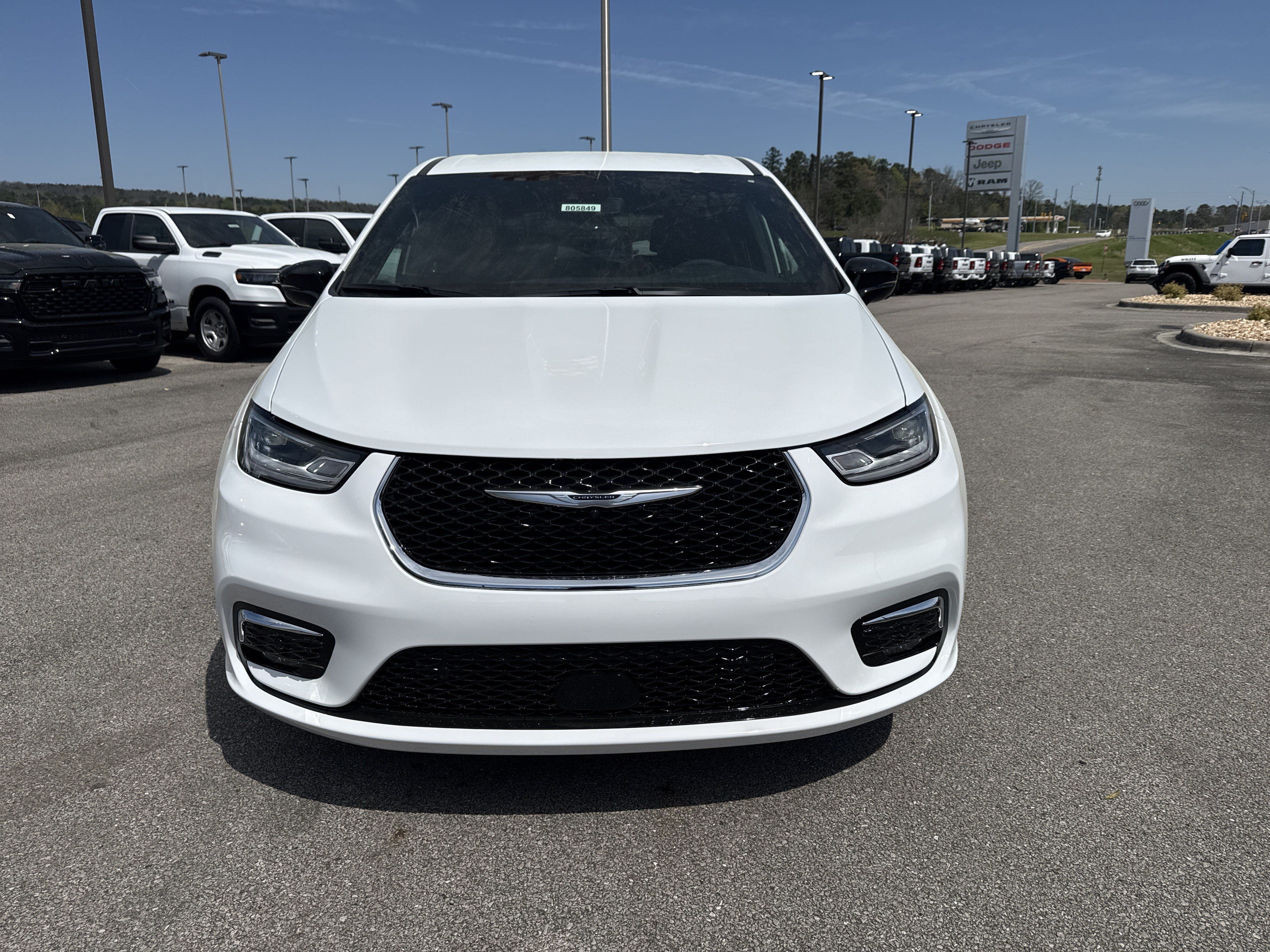 New 2026 Chrysler Pacifica Select FWD image 2