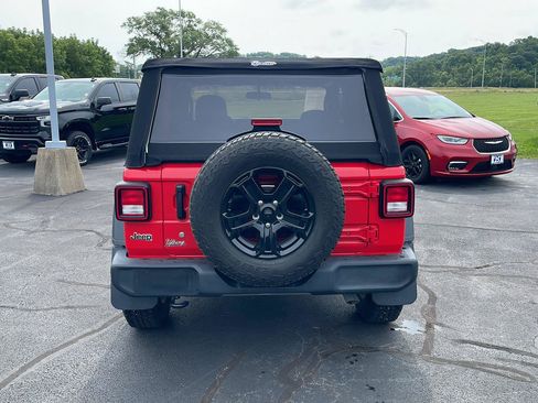 Used 2019 Jeep Wrangler Sport AWD/4WD image 4