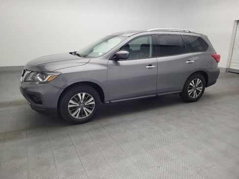 Used 2020 Nissan Pathfinder SL image 2