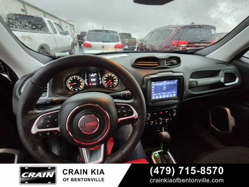 Used 2018 Jeep Renegade Latitude FWD image 4