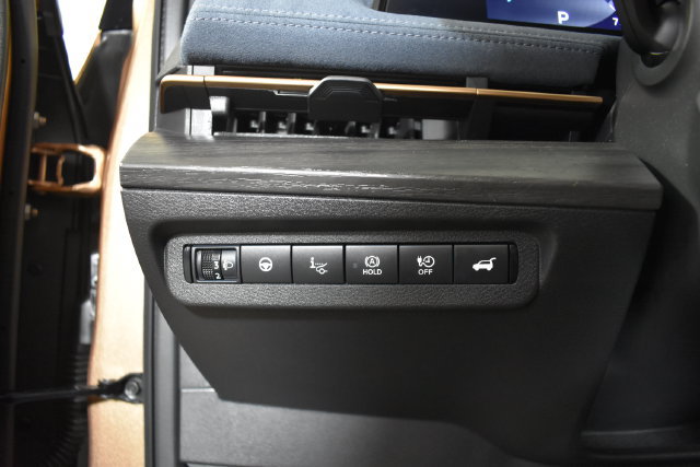 Certified 2024 Nissan Ariya AWD image 14