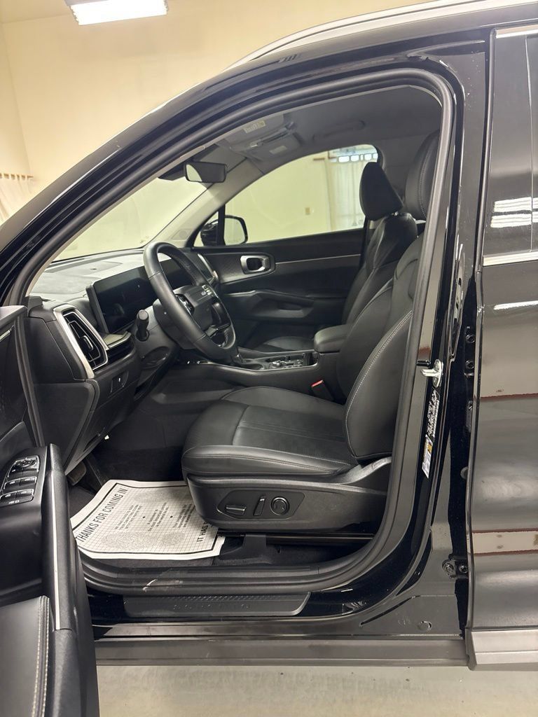 Used 2026 Kia Sorento S FWD image 9
