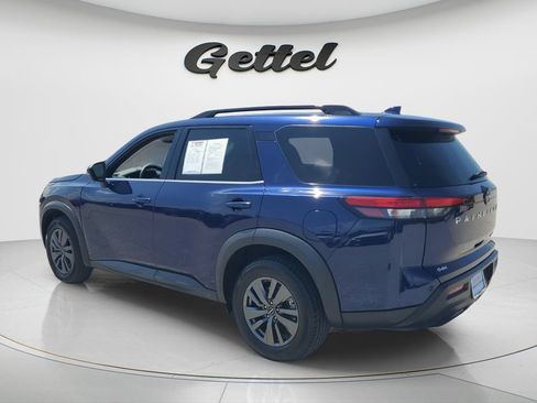 Used 2022 Nissan Pathfinder SV AWD/4WD image 7