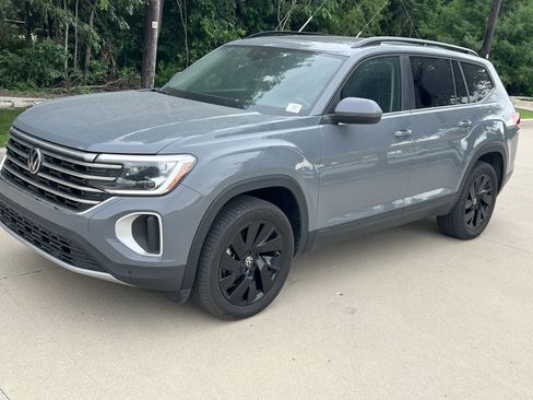 Certified 2025 Volkswagen Atlas SE w/ Panoramic Sunroof Package FWD image 5
