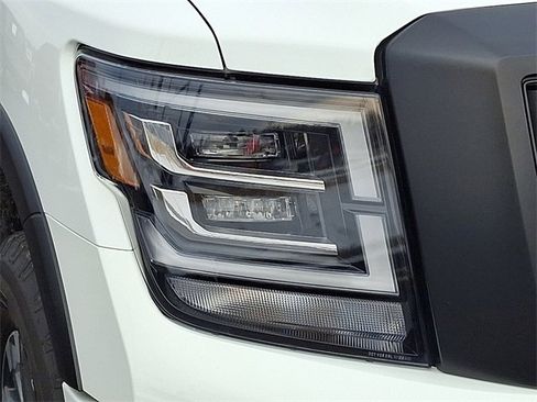 Used 2024 Nissan Titan PRO-4X w/ Off Road Protection Package image 13
