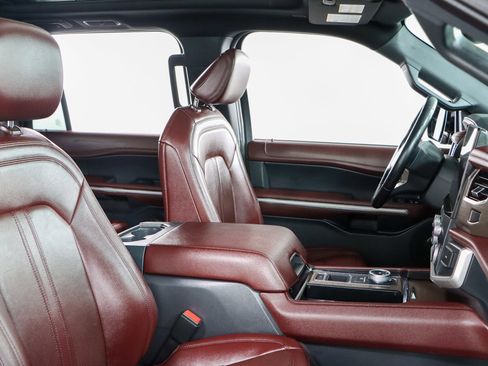 Used 2022 Ford Expedition Limited image 29
