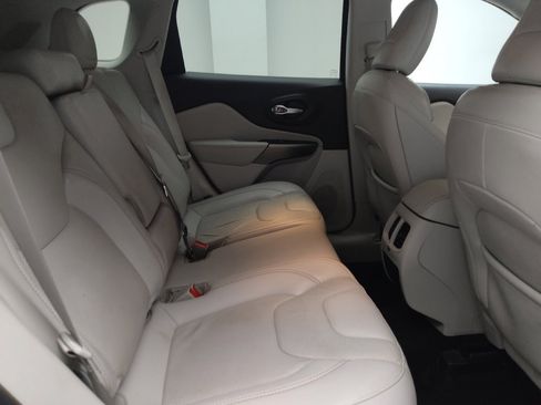 Used 2020 Jeep Cherokee Limited FWD image 19