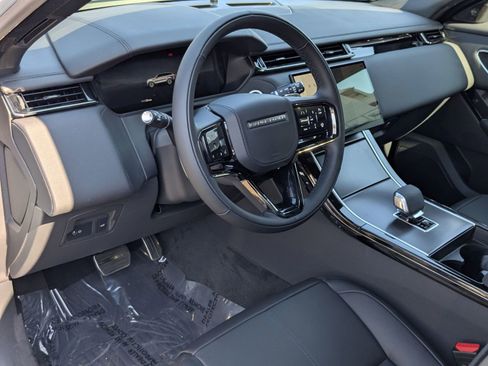 New 2026 Land Rover Range Rover Velar Dynamic SE image 3