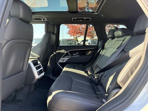 New 2025 Land Rover Range Rover SE image 5