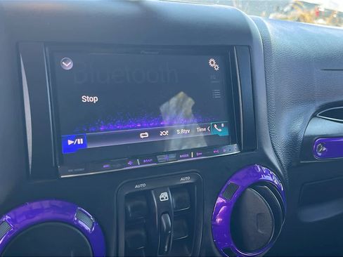 Used 2016 Jeep Wrangler Unlimited Sahara image 16