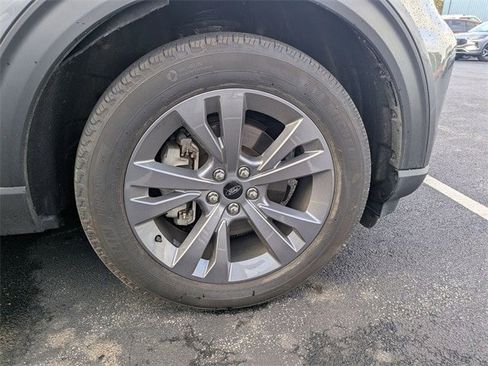 Certified 2023 Ford Explorer XLT w/ Equipment Group 202A image 4