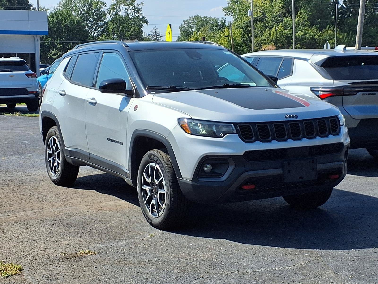 Used 2025 Jeep Compass Trailhawk AWD/4WD image 24