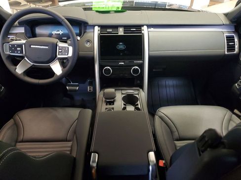 Used 2025 Land Rover Discovery Dynamic SE image 28