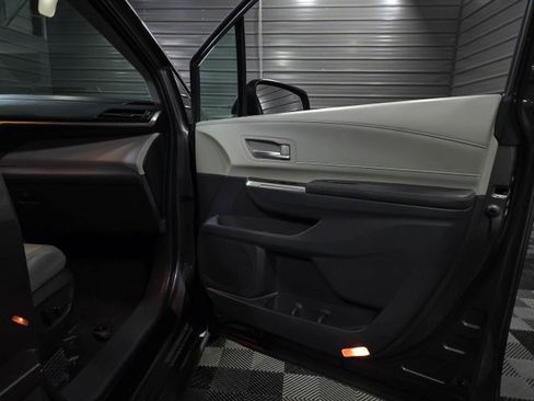 Used 2024 Toyota Sienna XLE w/ XLE Plus Package AWD/4WD image 36