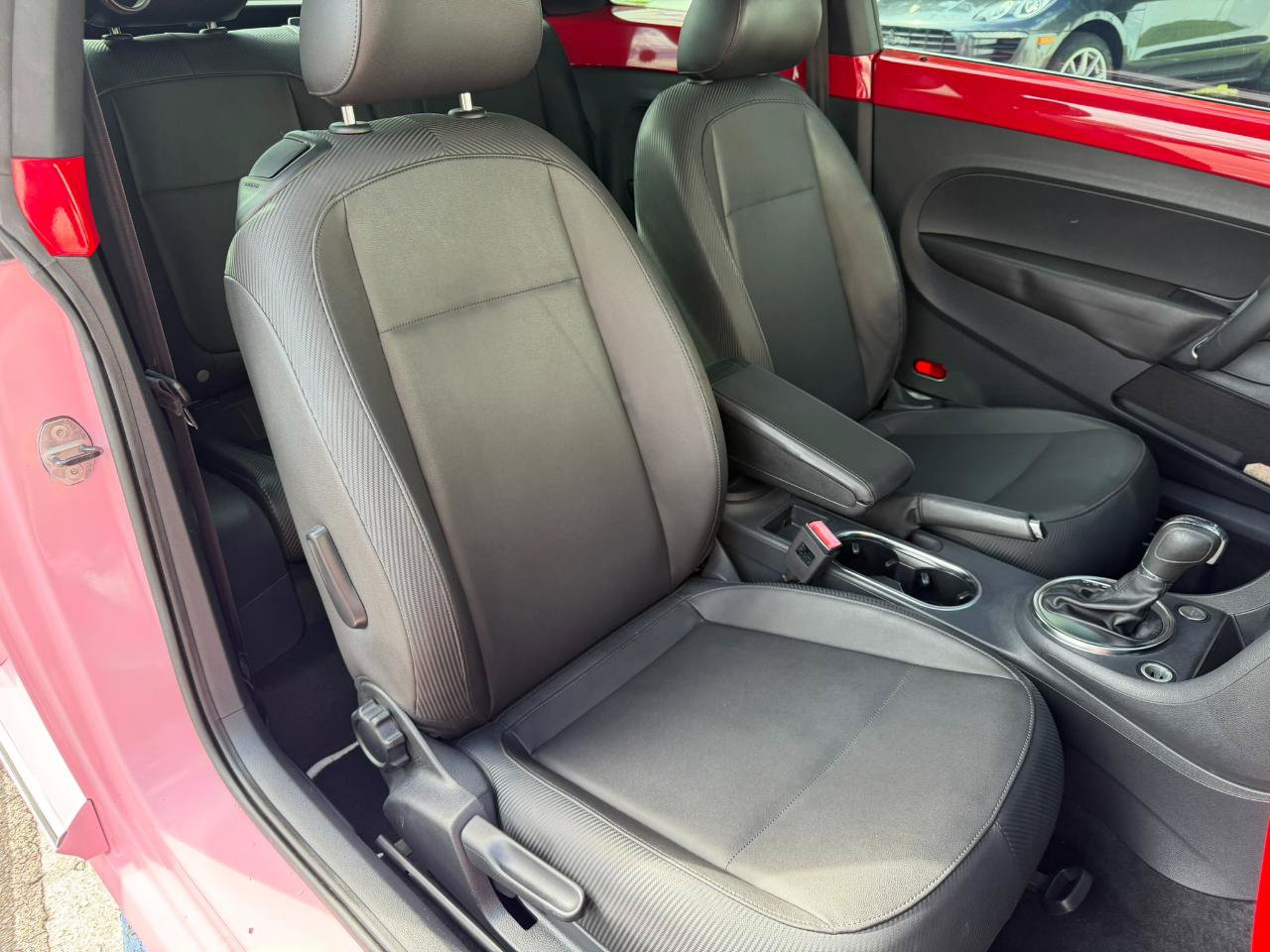 Used 2014 Volkswagen Beetle TDI FWD image 36