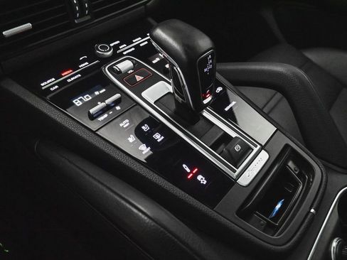 Used 2022 Porsche Cayenne Platinum Edition AWD/4WD image 27