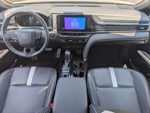 Used 2025 Toyota Camry SE FWD image 4