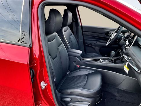 New 2026 Jeep Compass Latitude image 14