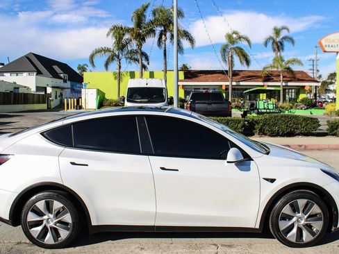 Used 2021 Tesla Model Y Long Range image 6