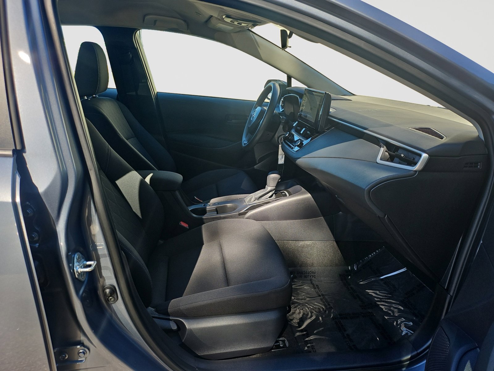 Used 2025 Toyota Corolla LE FWD image 17